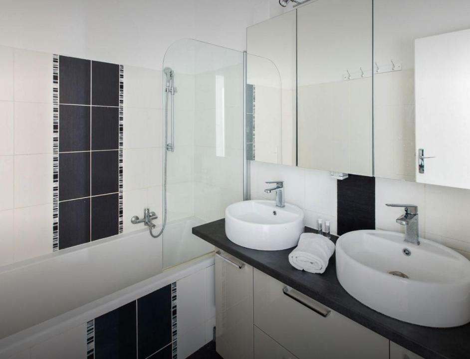 Stunning 2 Bed Flat Nice Front Of The Beach Seaview Apartment ภายนอก รูปภาพ